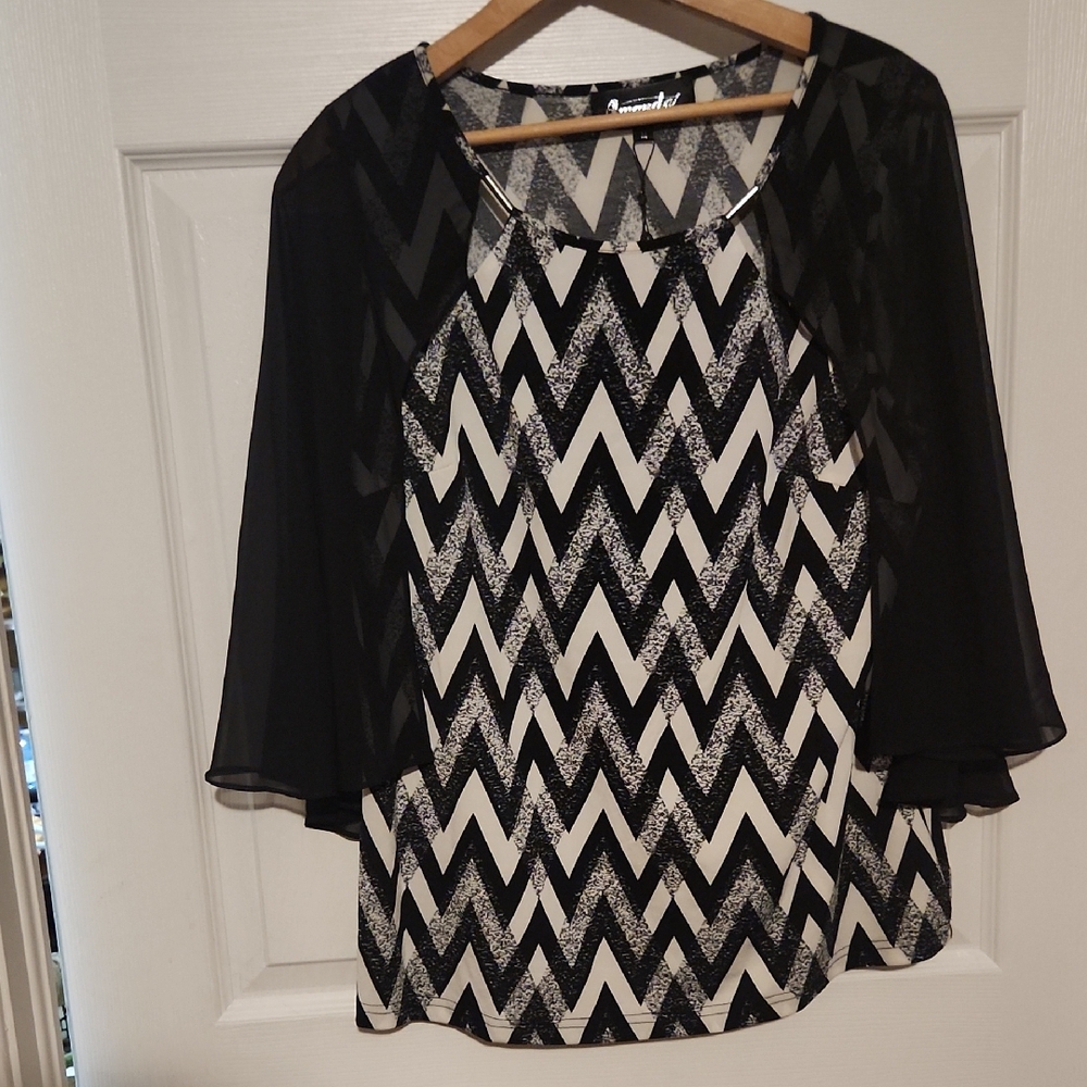 Amanda Collection Black and White Zigzag Blouse Sz MED